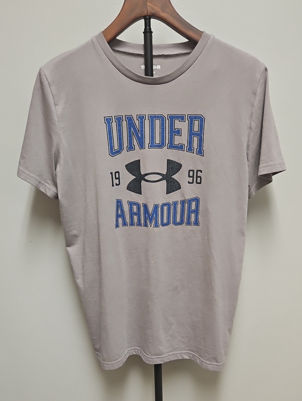 Under Armour Men's Light Gray Graphic Logo Tee with Blue Print